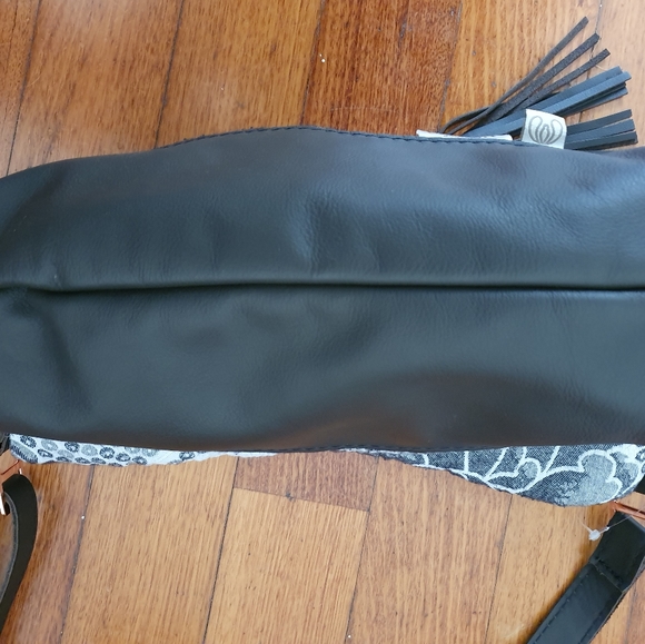 Women's cross body shoulder bag hook lock - Picture 6 of 9